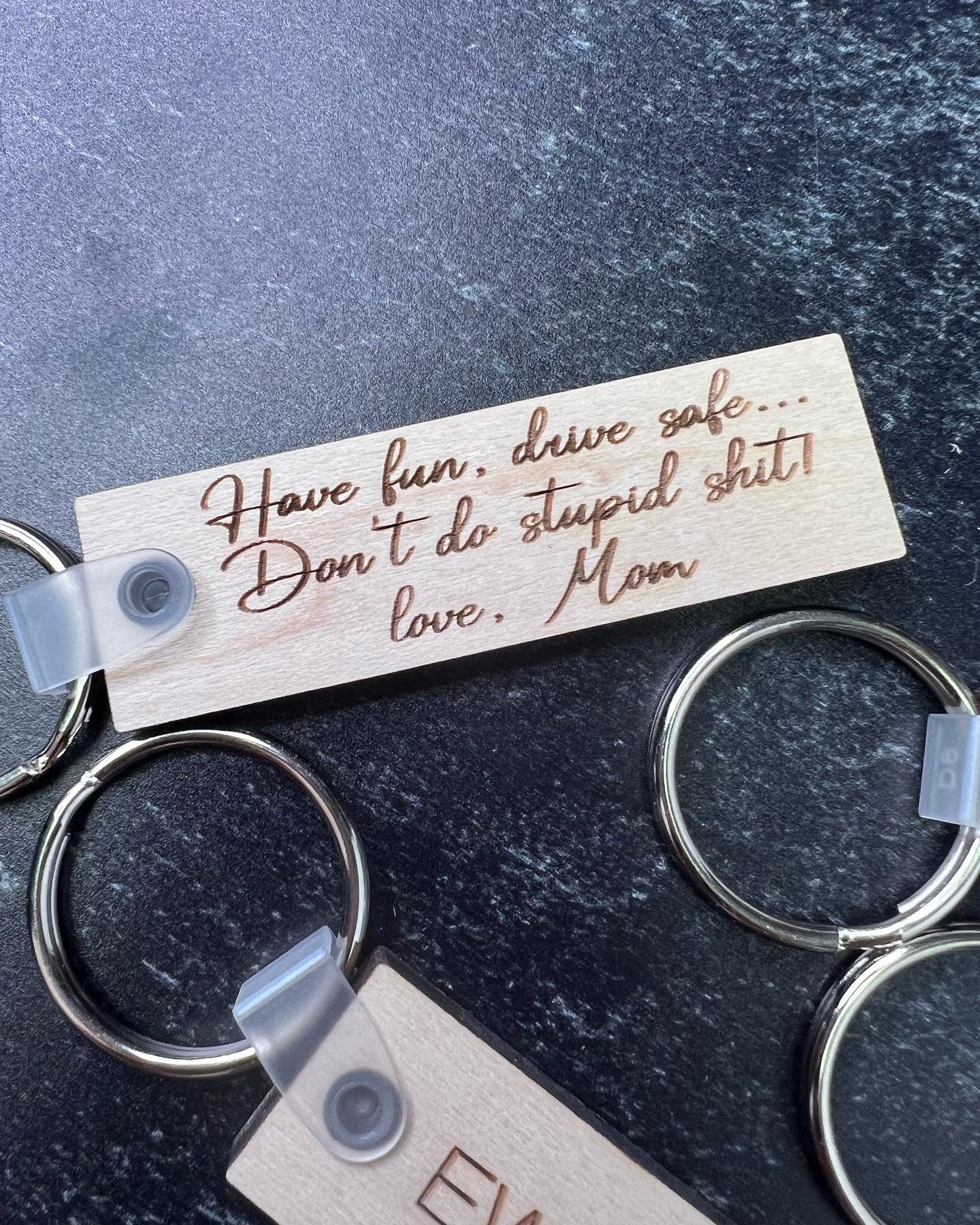 Key chain -  Wood - Love, Mom
